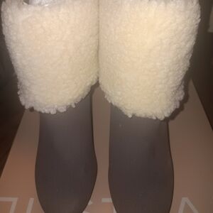 JustFab Cream and Gray Winter Boots